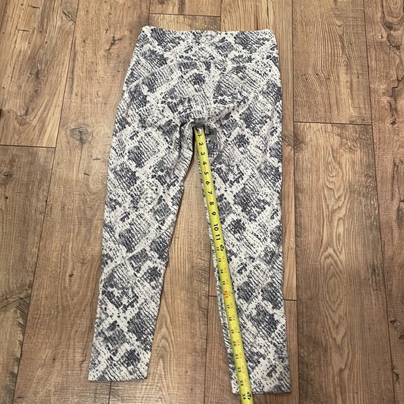 PINK Sport (Victoria’s Secret) full length leggings - size Large. - Picture 4 of 8